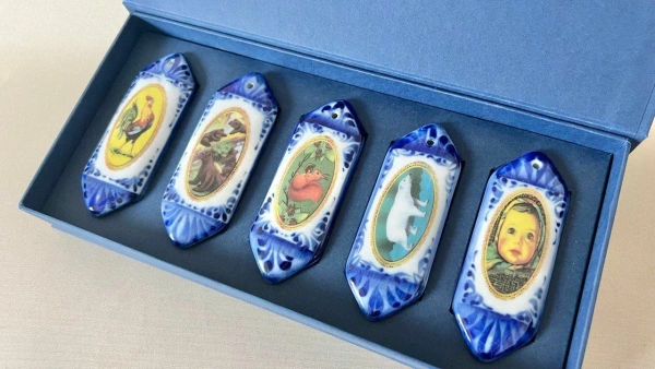  Фотография набор конфет "сувенир из  гжели"